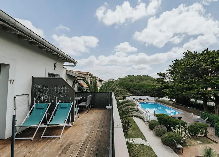 Aparthotel Clara, Face A L'ocean Et Au Golf De Chiberta 4*